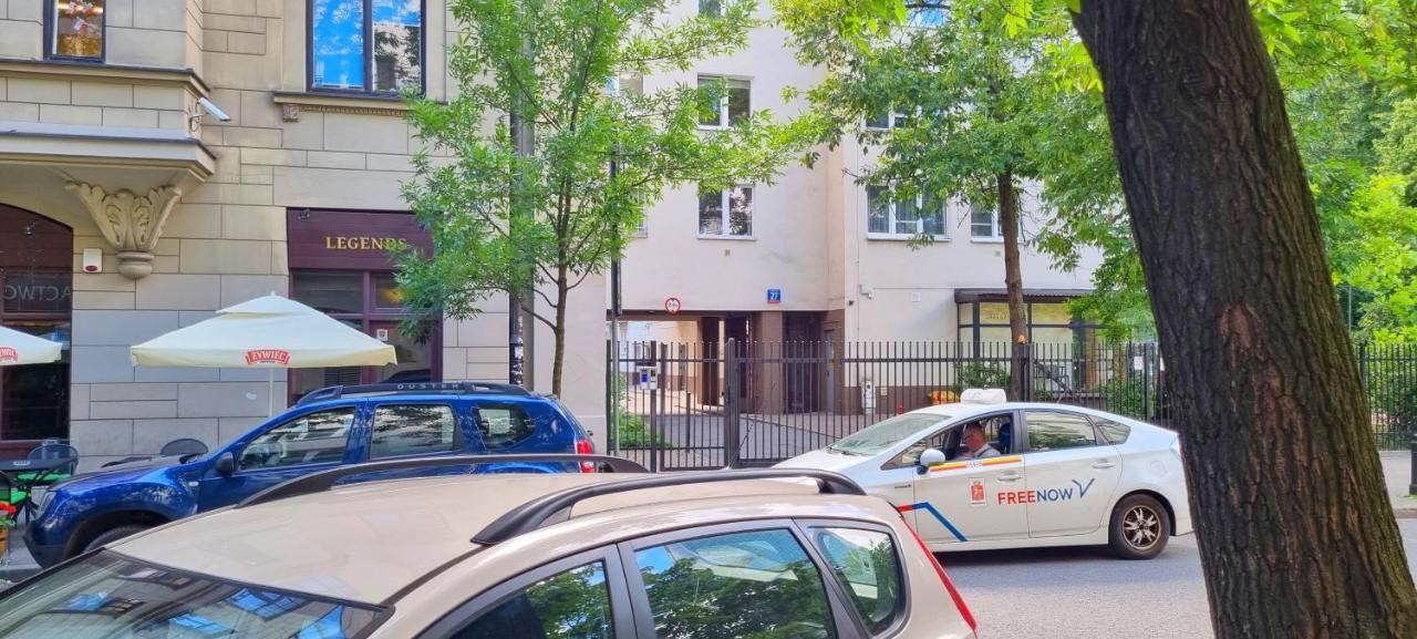 Emily Studio Warsaw Luaran gambar